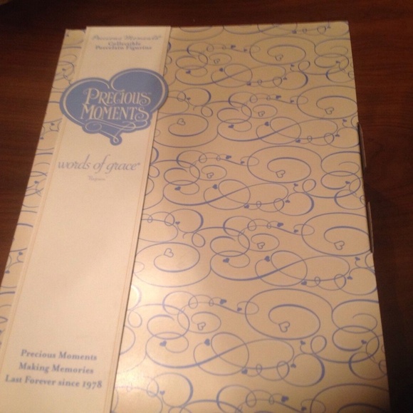 Precious Moments World of Grace REJOICE Porcelain Figurine NIB - Picture 3 of 4